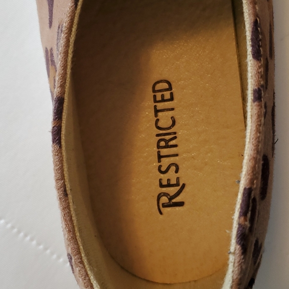 Cheetah print slip on runners, ladies size 9 - Picture 7 of 7